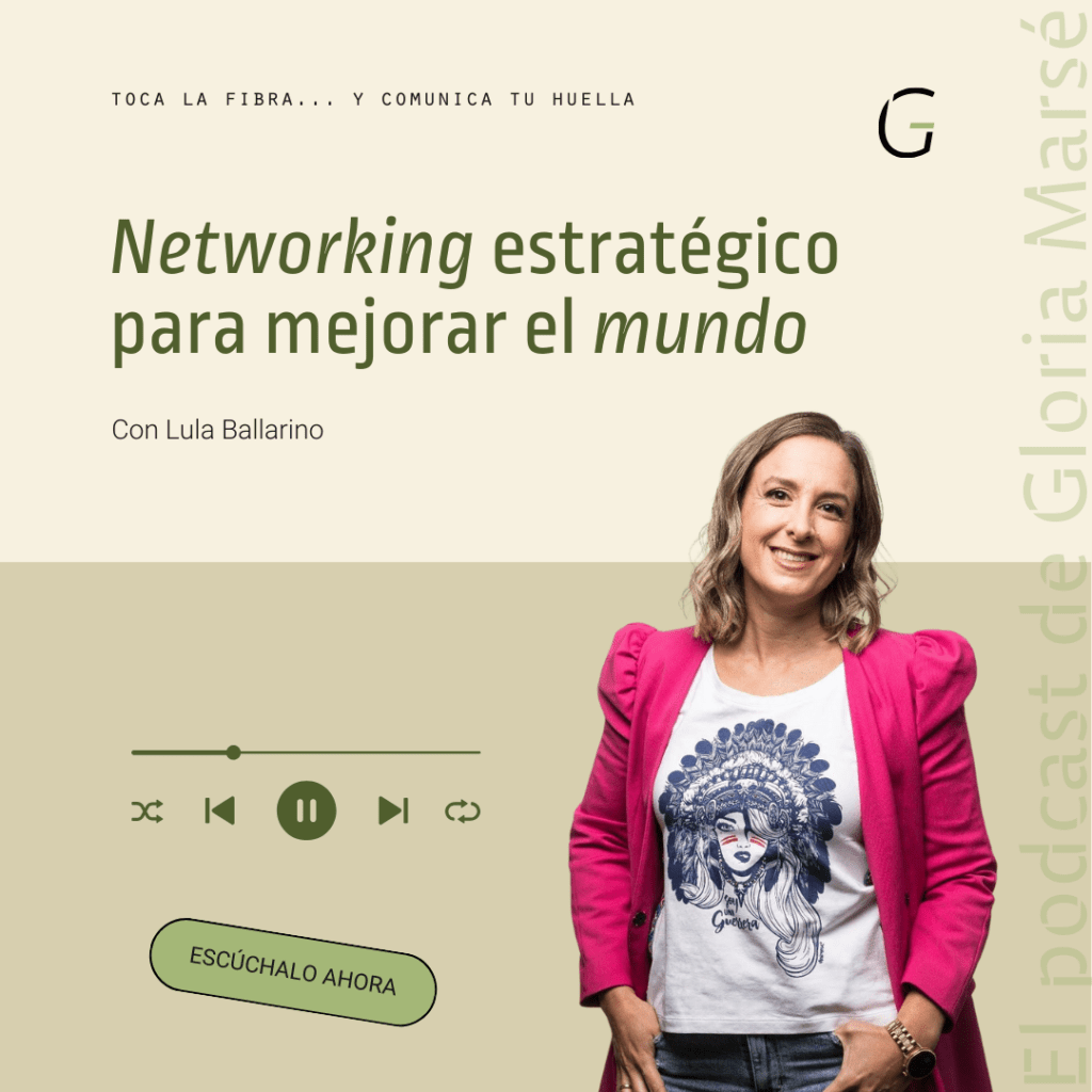 networking estratégico es el expertise de Lula Ballarino que aparece en la imagen con actitud casual