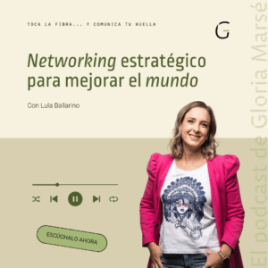 networking estratégico es el expertise de Lula Ballarino que aparece en la imagen con actitud casual