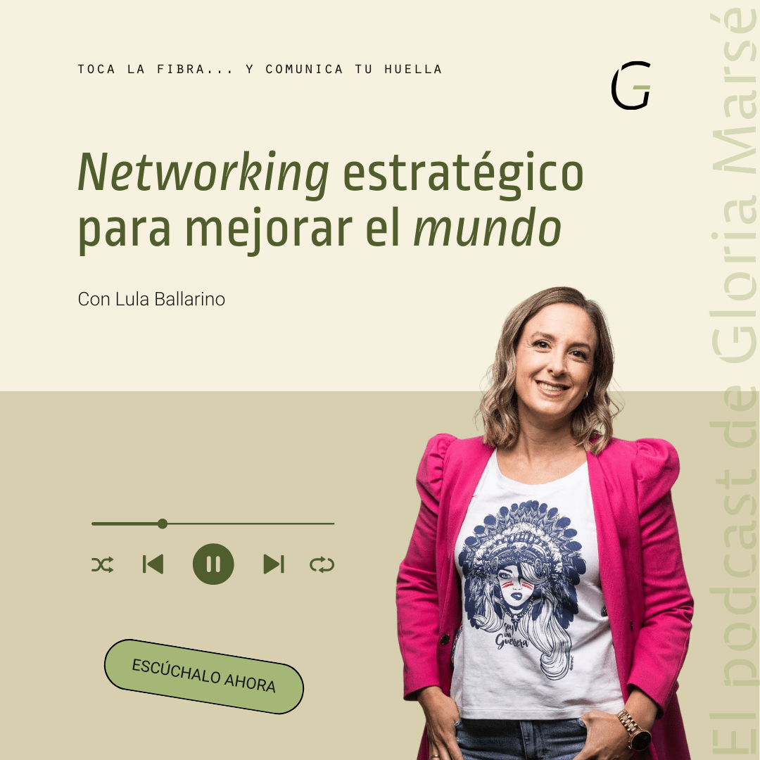 networking estratégico es el expertise de Lula Ballarino que aparece en la imagen con actitud casual